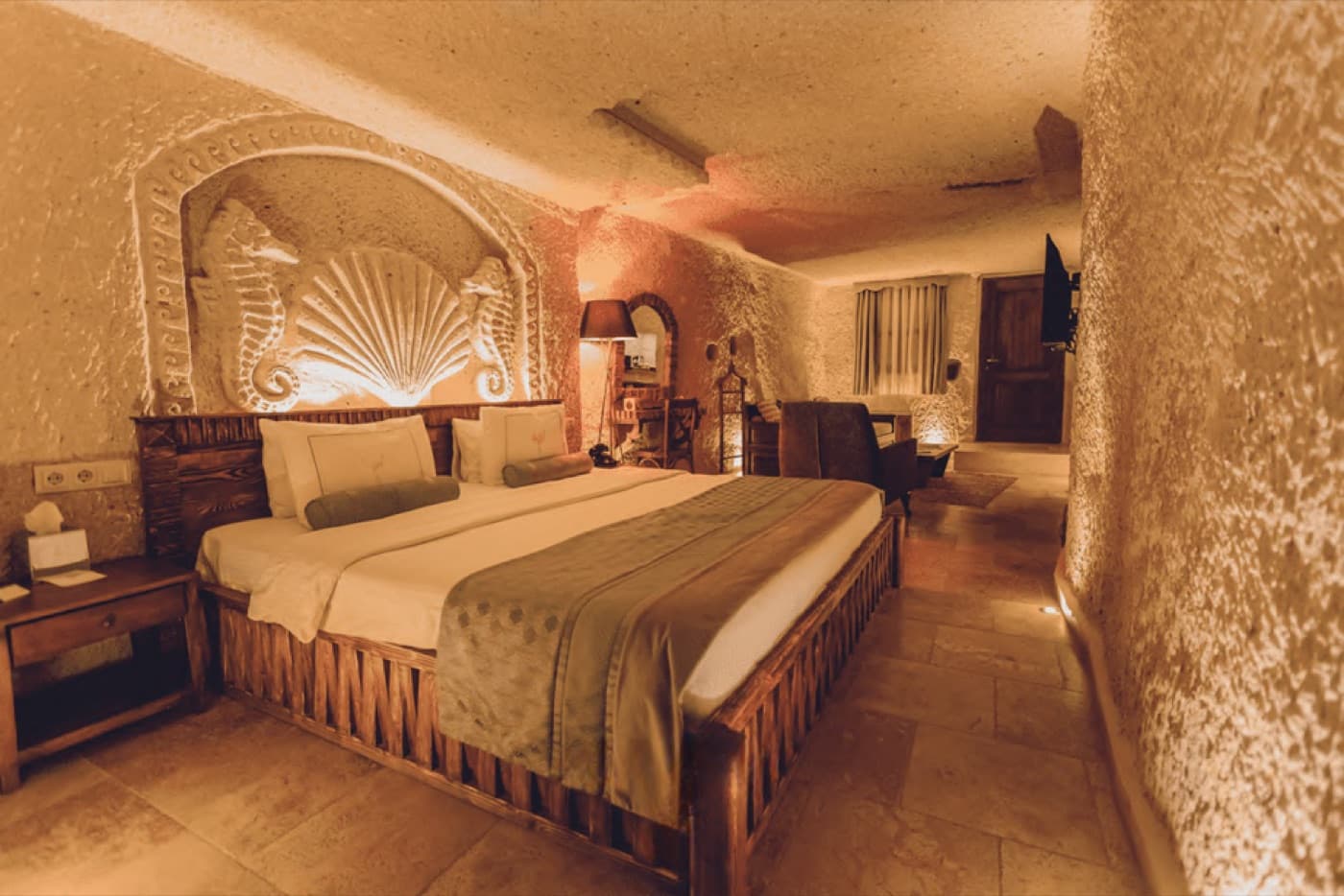 Vadi manzaralı bir cave otel odası